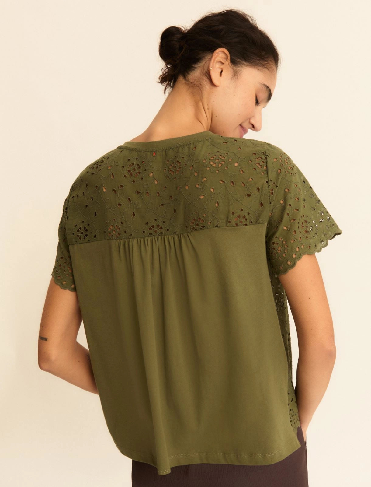 T-shirt Emme in Sangallo con Retro in Jersey - Verde Militare