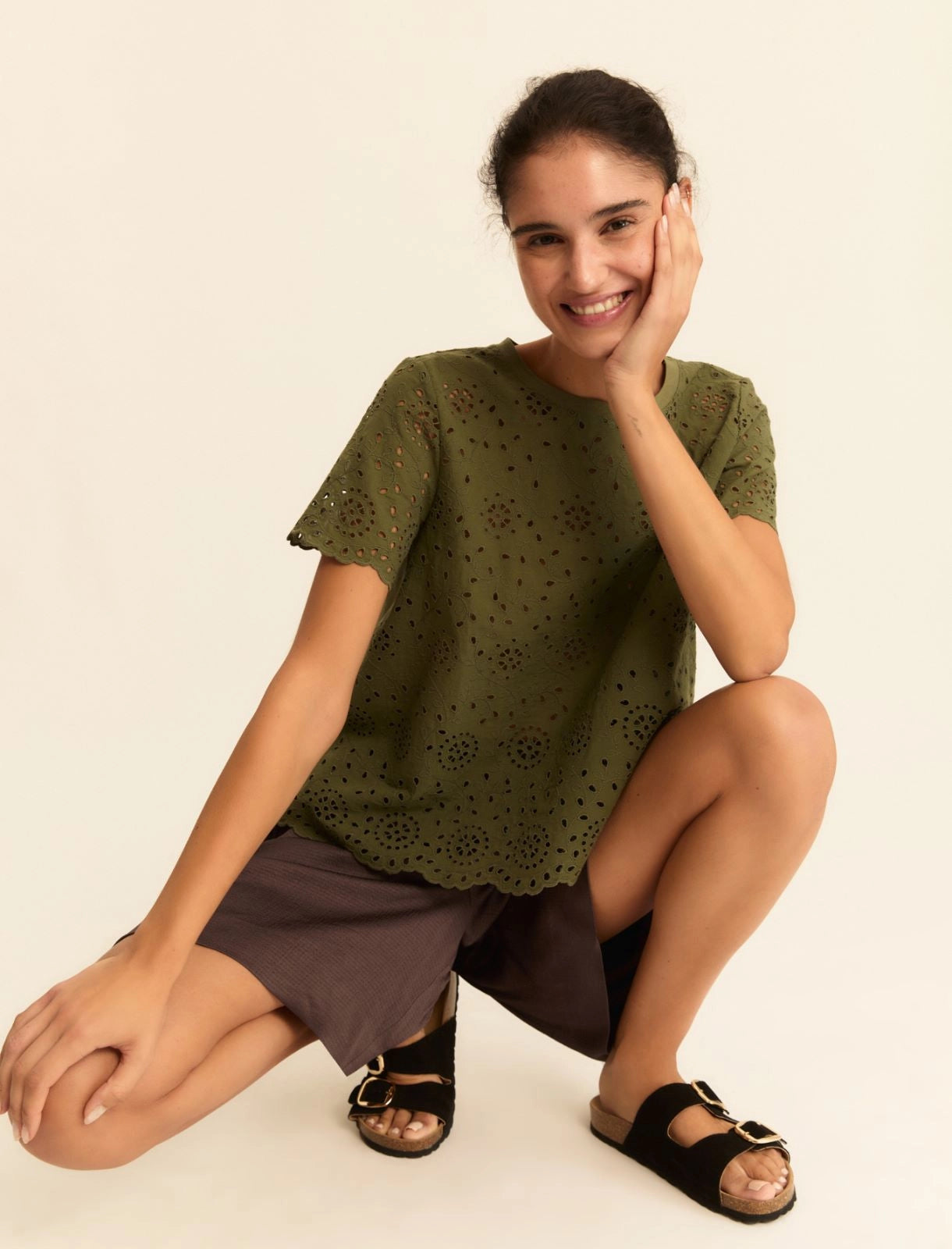 T-shirt Emme in Sangallo con Retro in Jersey - Verde Militare