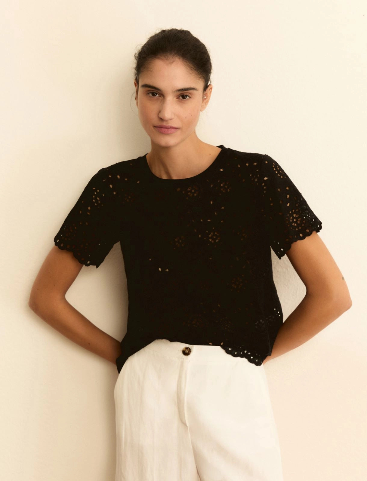 T-shirt Emme in Sangallo con Retro in Jersey - Nero