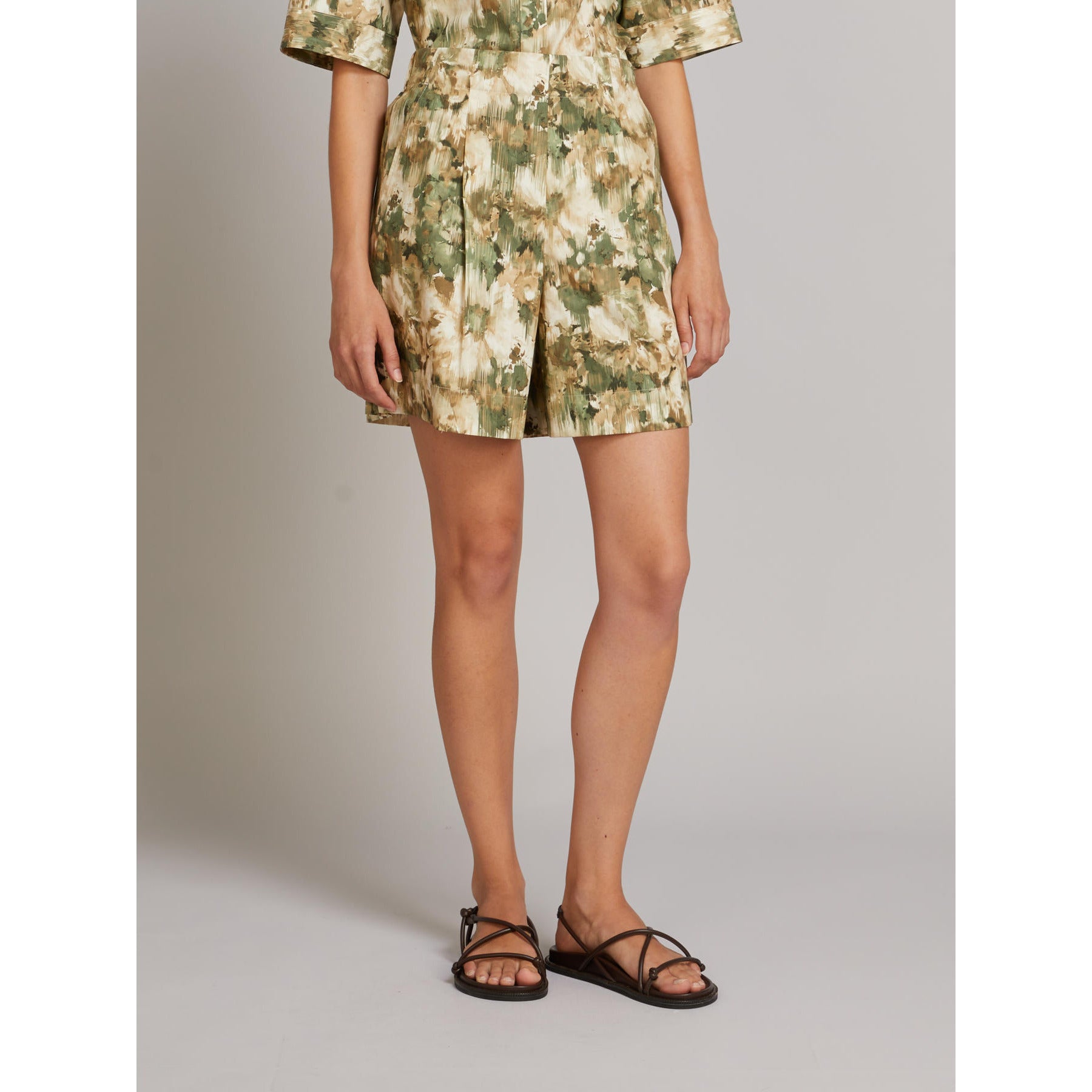 Short D'Ispirazione Sartoriale con Vita Alta - Muschio