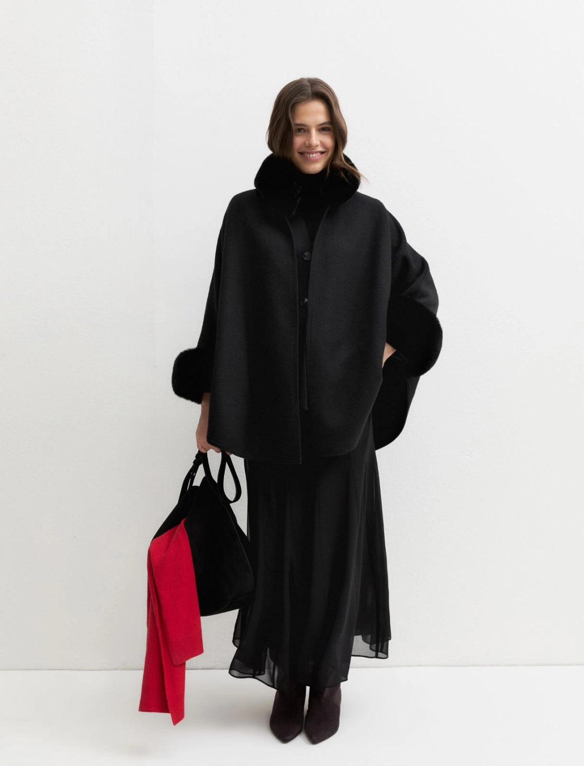 Cappa in panno con bordi in tessuto furry - NERO