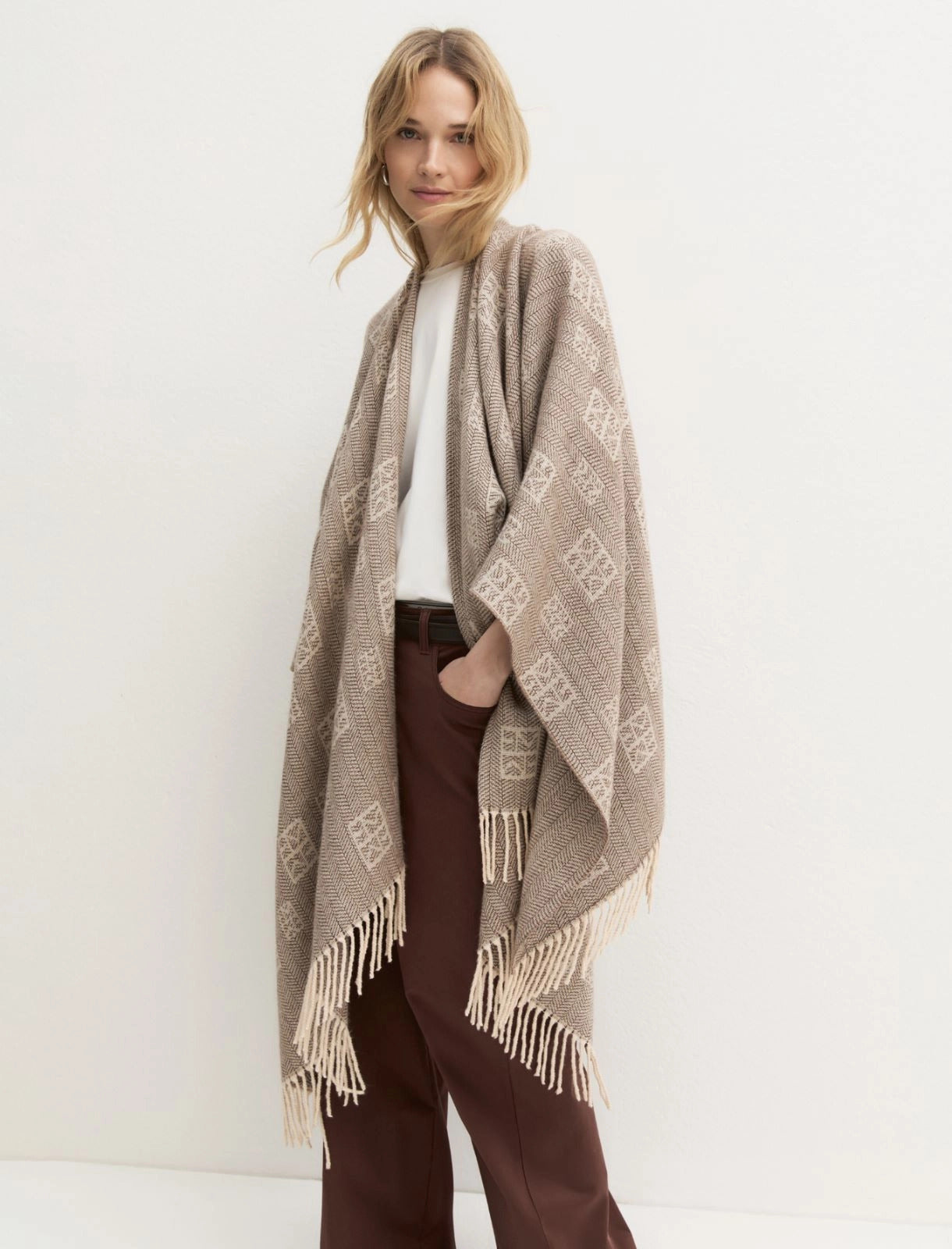 Poncho jacquard con frange - CAMMELLO
